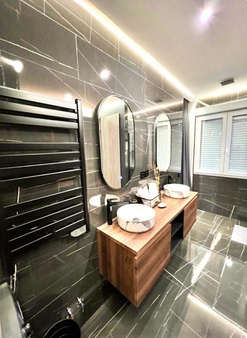 Luxury And Elegant Apartment Madrid Exterior photo