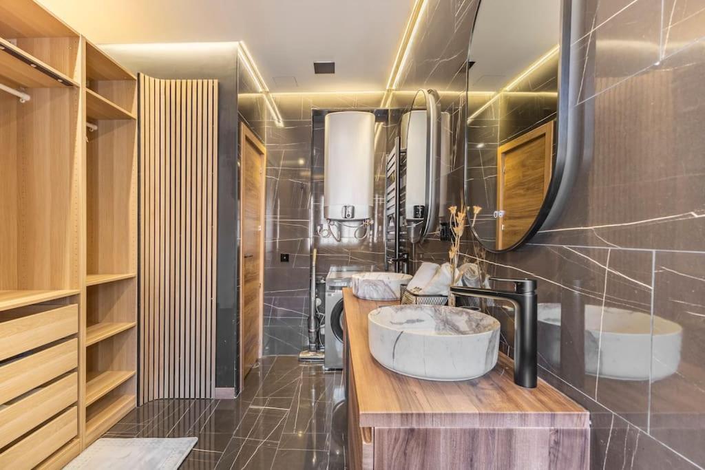 Luxury And Elegant Apartment Madrid Exterior photo